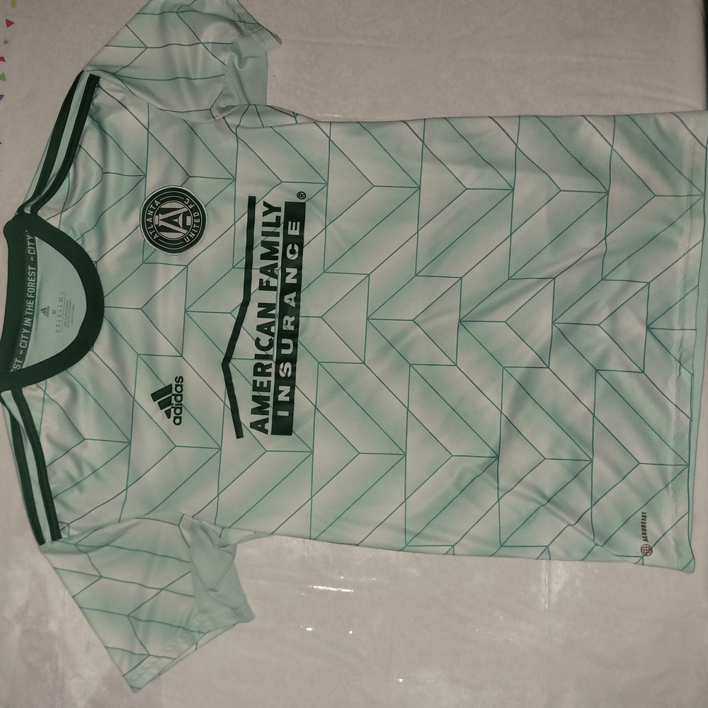Official adidas Atlanta United 2022/2023 away jersey. Size M